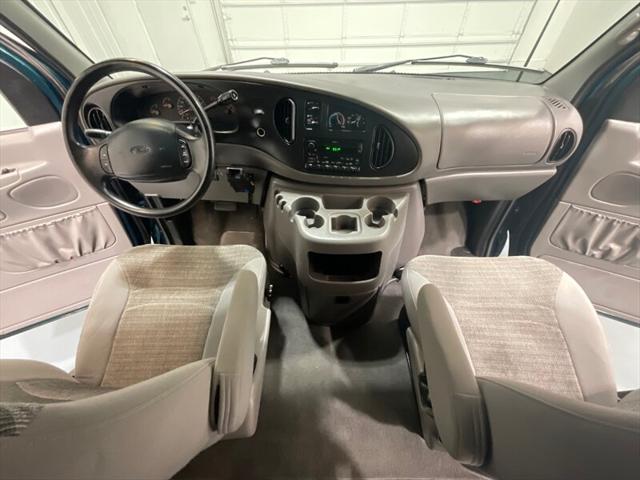 2001 Ford E-350 Super Duty XLT