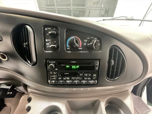2001 Ford E-350 Super Duty XLT