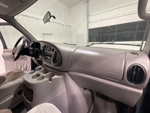 2001 Ford E-350 Super Duty XLT
