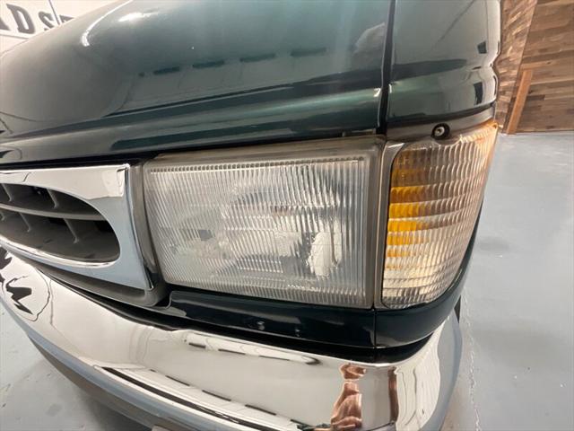 2001 Ford E-350 Super Duty XLT