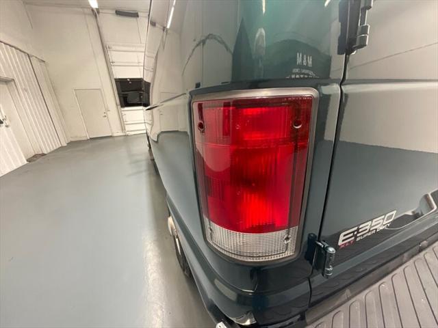 2001 Ford E-350 Super Duty XLT