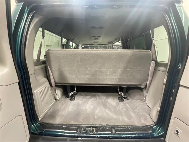 2001 Ford E-350 Super Duty XLT