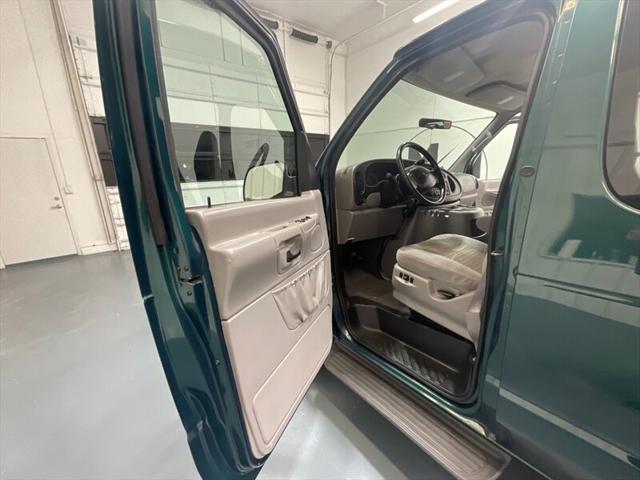2001 Ford E-350 Super Duty XLT