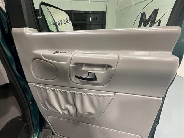 2001 Ford E-350 Super Duty XLT