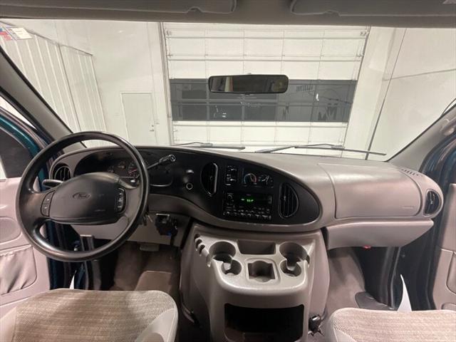 2001 Ford E-350 Super Duty XLT