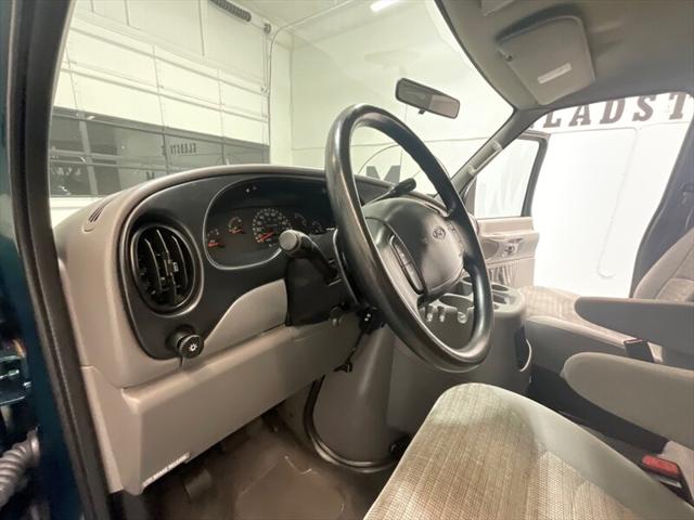 2001 Ford E-350 Super Duty XLT
