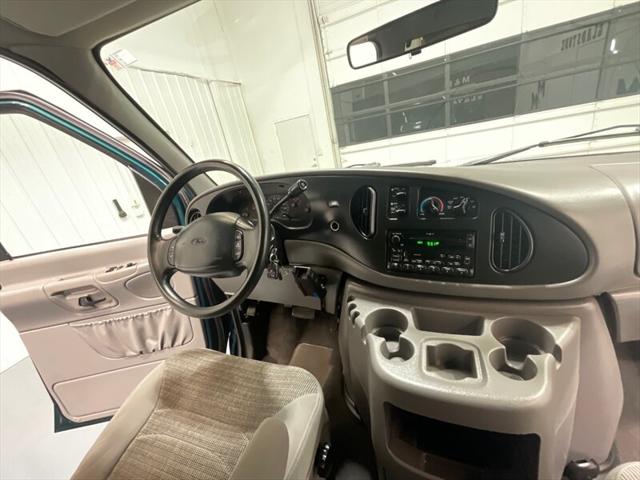 2001 Ford E-350 Super Duty XLT