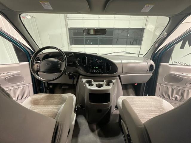 2001 Ford E-350 Super Duty XLT