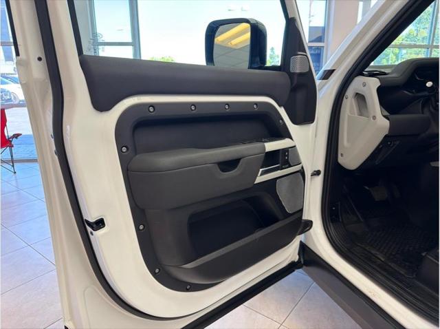 2023 Land Rover Defender 130 SE