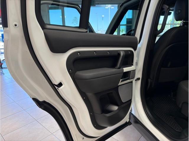 2023 Land Rover Defender 130 SE