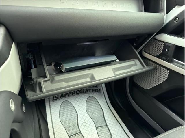 2023 Land Rover Defender 130 SE