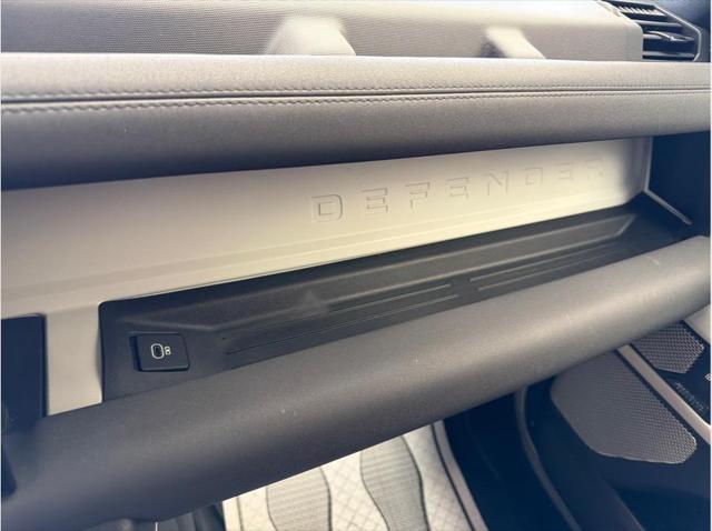 2023 Land Rover Defender 130 SE