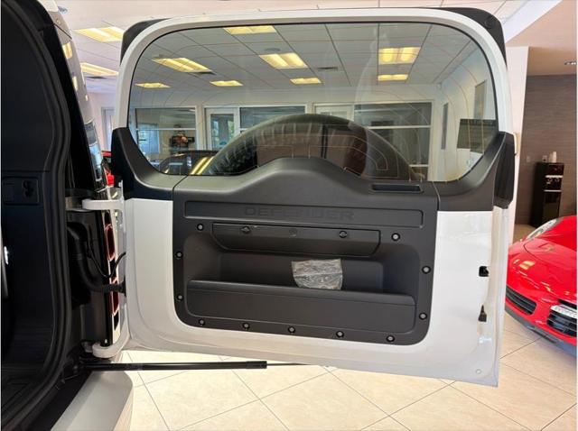 2023 Land Rover Defender 130 SE