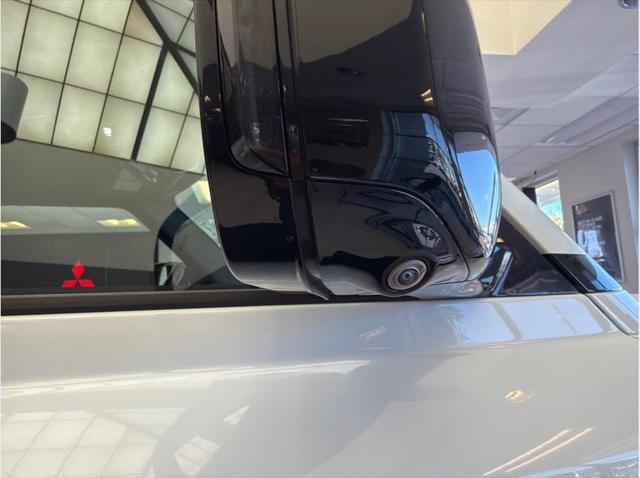 2023 Land Rover Defender 130 SE