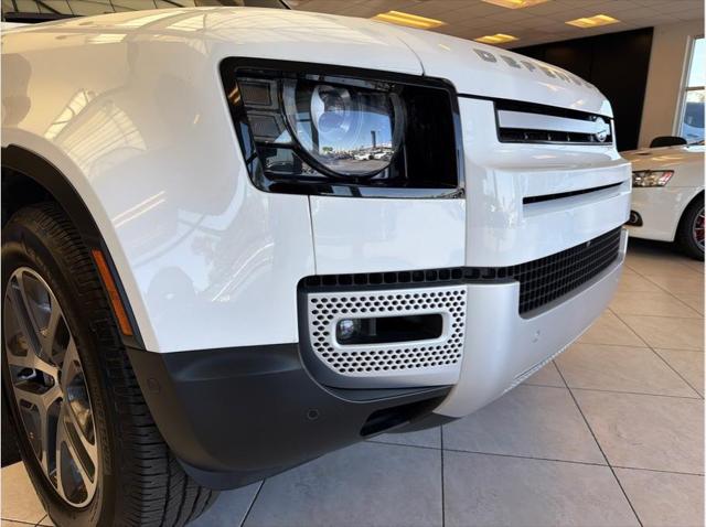 2023 Land Rover Defender 130 SE