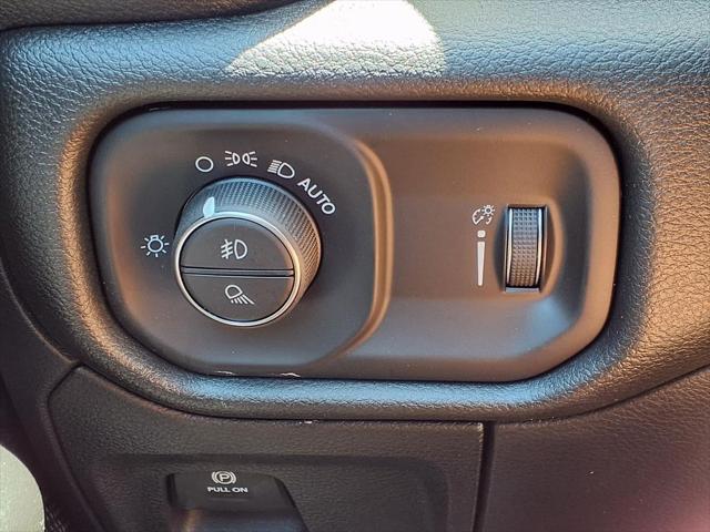 2026 Ram 1500 Express Crew Cab 4x4 57 Box