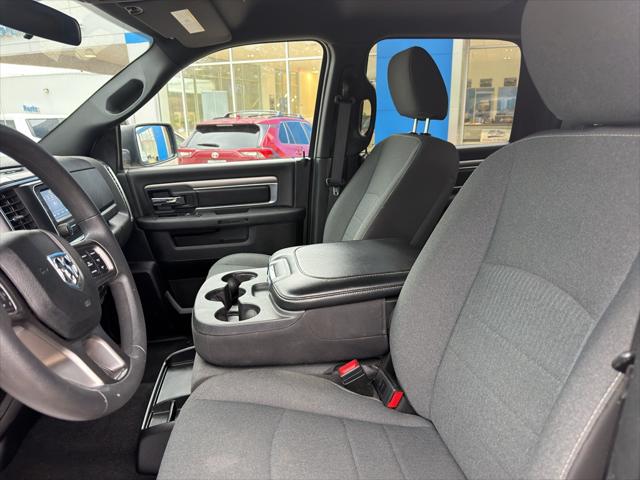 2024 Ram 1500 Classic Warlock Crew Cab 4x2 5'7" Box