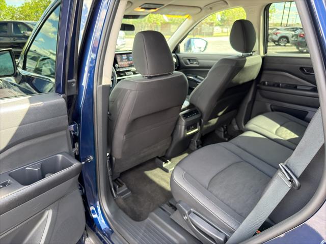 2025 Nissan Pathfinder SV 4WD