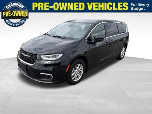 2025 Chrysler Pacifica Select for sale in Lansing, MI