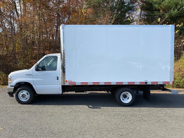 2025 Ford E-450 Cutaway Unknown
