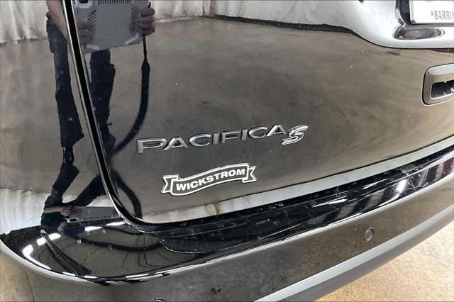 2027 Chrysler Pacifica Limited