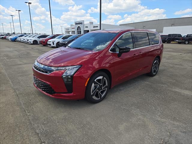 2027 Chrysler Pacifica Limited for sale in Jasper, IN