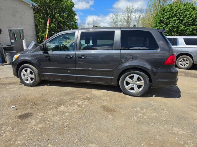 2011 Volkswagen Routan SE