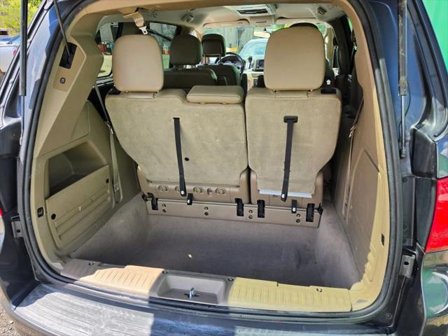 2011 Volkswagen Routan SE