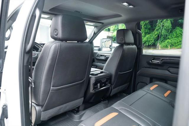 2024 GMC Sierra 3500HD 4WD Crew Cab Standard Bed AT4