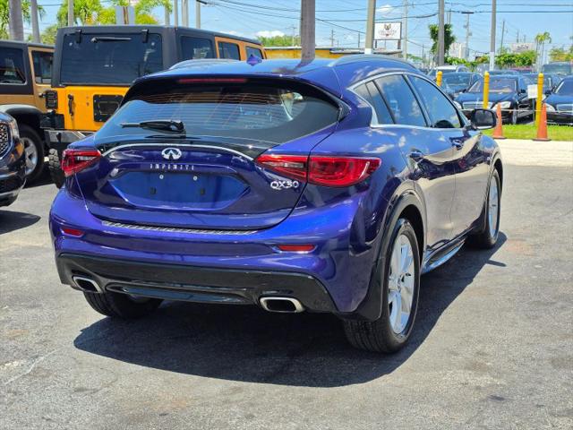 2018 INFINITI QX30 LUXE