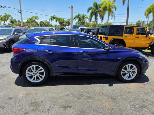 2018 INFINITI QX30 LUXE