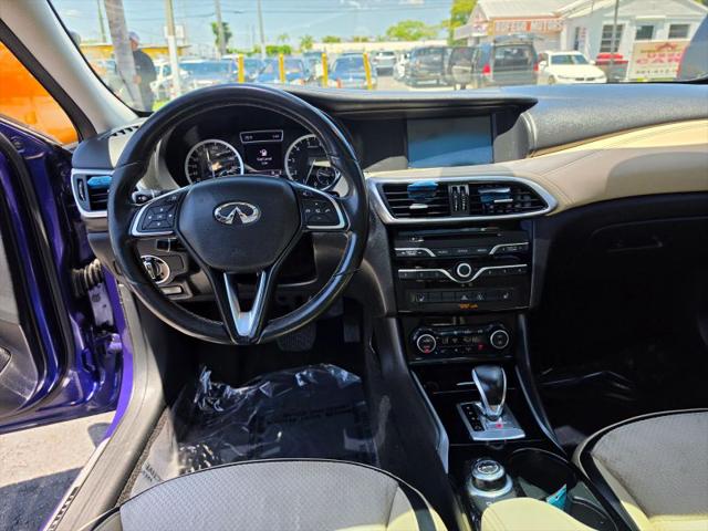 2018 INFINITI QX30 LUXE