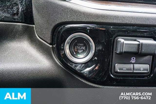 2025 GMC Sierra 1500 2WD Crew Cab Short Box SLT