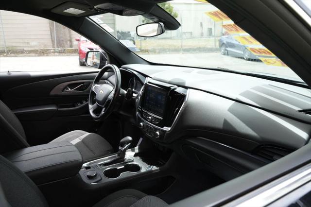 2022 Chevrolet Traverse AWD LT Cloth