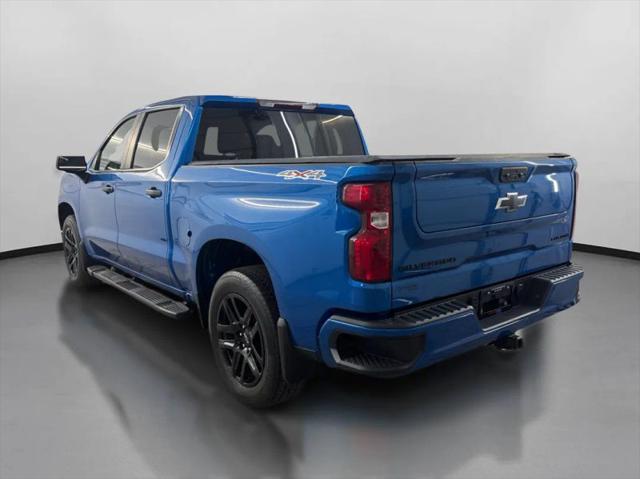2022 Chevrolet Silverado 1500 4WD Crew Cab Short Bed Custom
