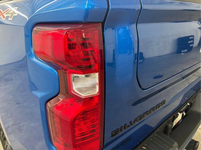 2022 Chevrolet Silverado 1500 4WD Crew Cab Short Bed Custom