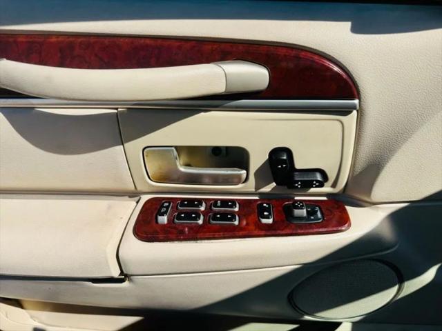 2004 Lincoln Town Car Ultimate