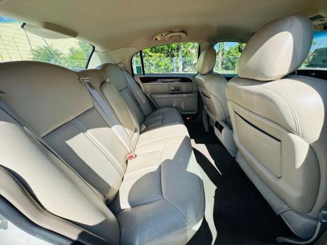 2004 Lincoln Town Car Ultimate
