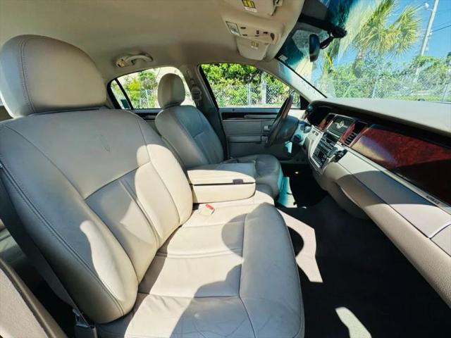 2004 Lincoln Town Car Ultimate