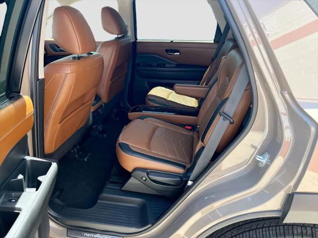 2023 Nissan Pathfinder Platinum 4WD