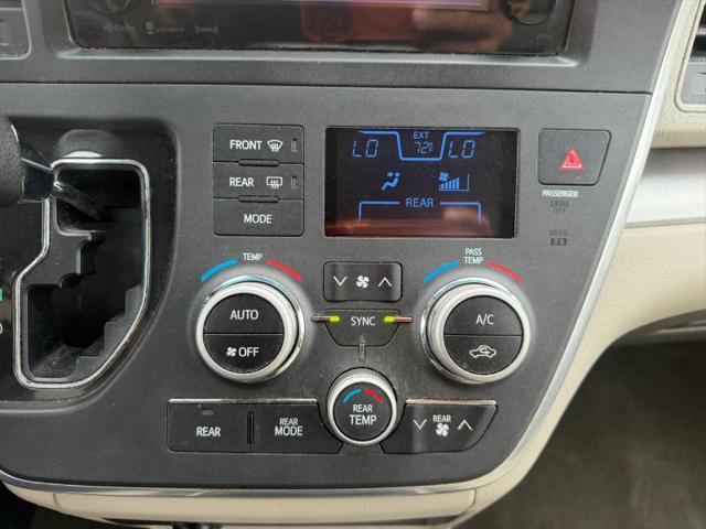 2017 Toyota Sienna LE 8 Passenger