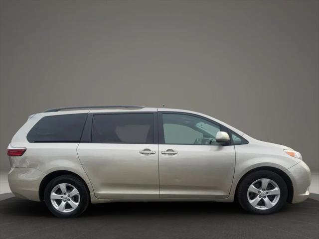 2017 Toyota Sienna LE 8 Passenger