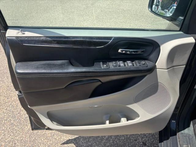 2011 Chrysler Town & Country Touring