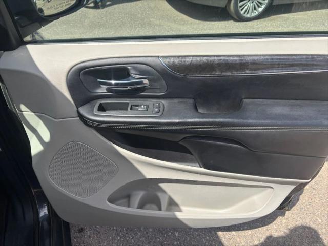 2011 Chrysler Town & Country Touring