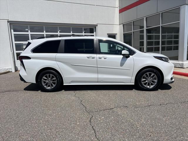 2024 Toyota Sienna XLE
