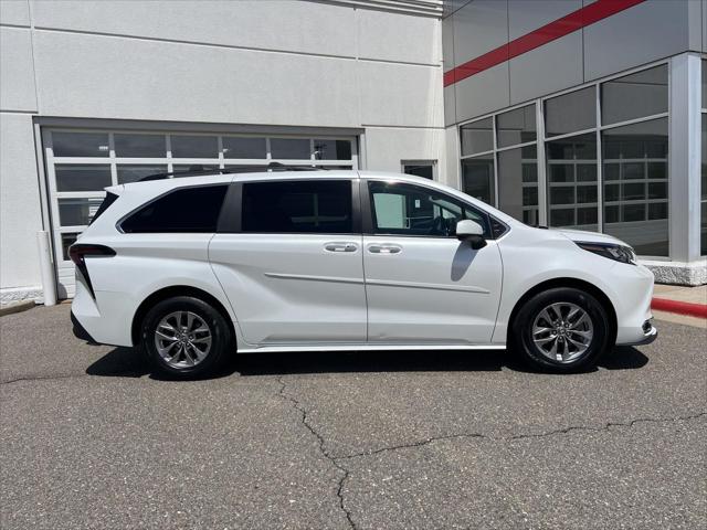 2024 Toyota Sienna XLE