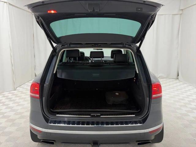 2016 Volkswagen Touareg VR6 Lux