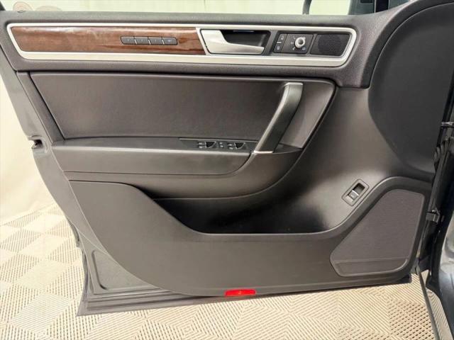 2016 Volkswagen Touareg VR6 Lux