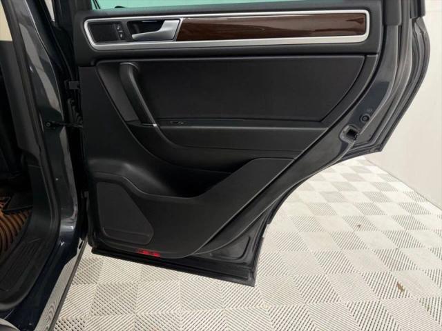 2016 Volkswagen Touareg VR6 Lux