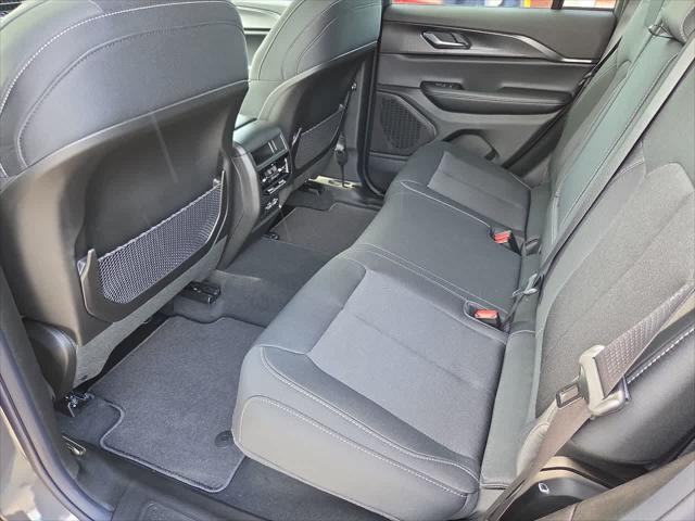 2026 Jeep Grand Cherokee Altitude 4x2